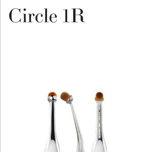 Artis circle 1R Brush